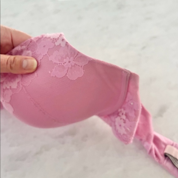 38DD Pink Lace Victoria’s Secret Push-up Bra - Picture 7 of 7